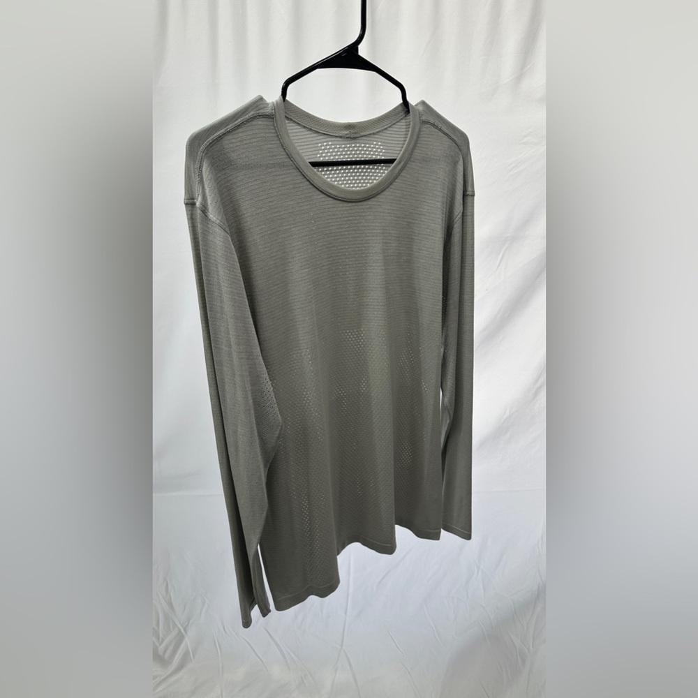 Lululemon workout shirt L